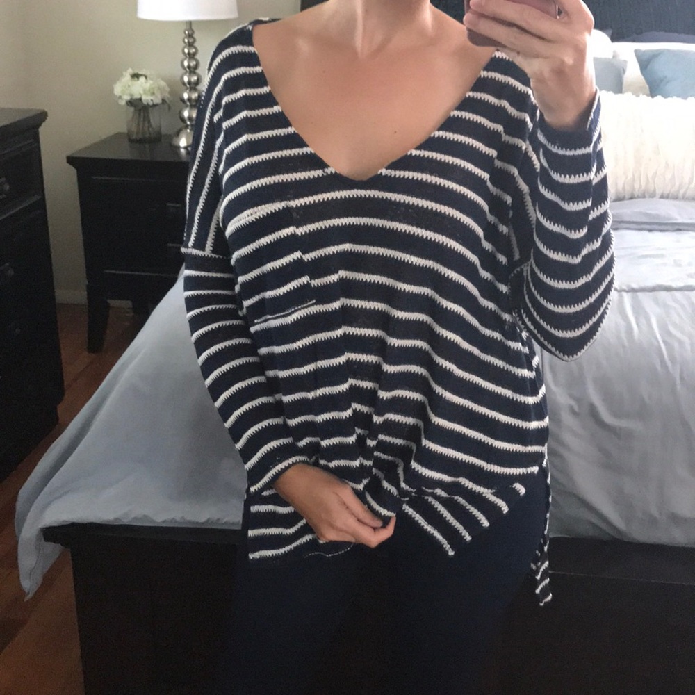 ✨LAST Peach stripes high low vneck long sleeve top - Picture 7 of 8